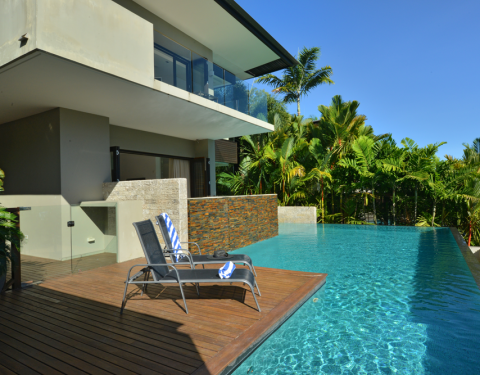 Opening slideshow – poolside